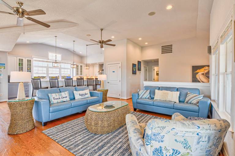 Nautilus 180 ft to the Beach Private Pool, Hot Tub, Pet Friendly — photo 5