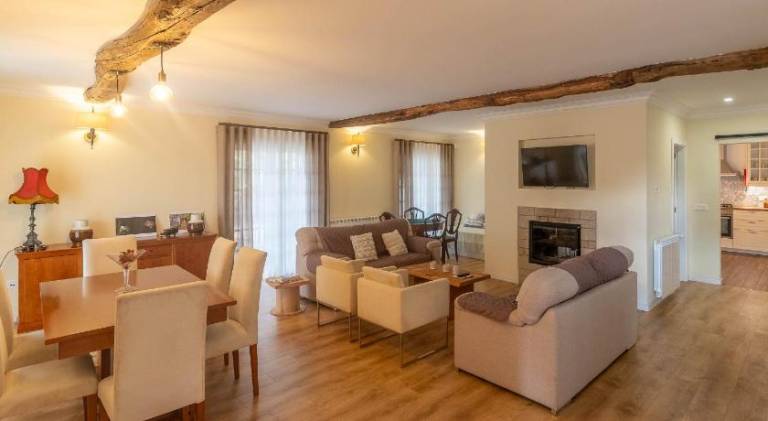 Spacious house with BBQ, terrace & private pool | Pet-friendly — photo 2