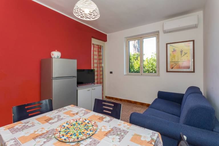 Apartment 'Casa Dell'Eucalyptus - Girasole Blu' with Mountain View, Wi-Fi and Air Conditioning — photo 3