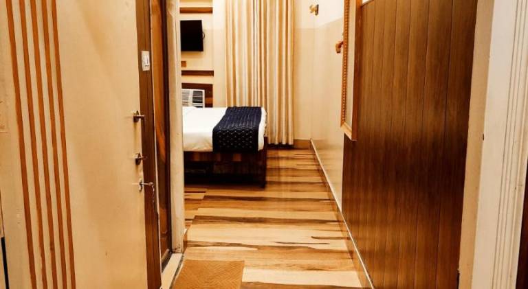 Bhagyashree Guest House 2 KM to Vishwanath Temple, Ganga Ghat Parking Available — photo 4