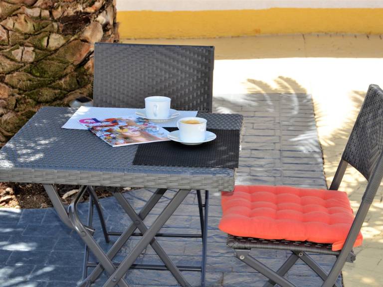 Charming Townhouse with BBQ, Terrace, and Wi-Fi in L'Escala, 800m from Beach — photo 5