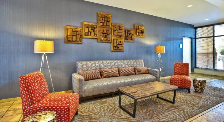 Holiday Inn & Suites Green Bay Stadium by IHG — photo 5