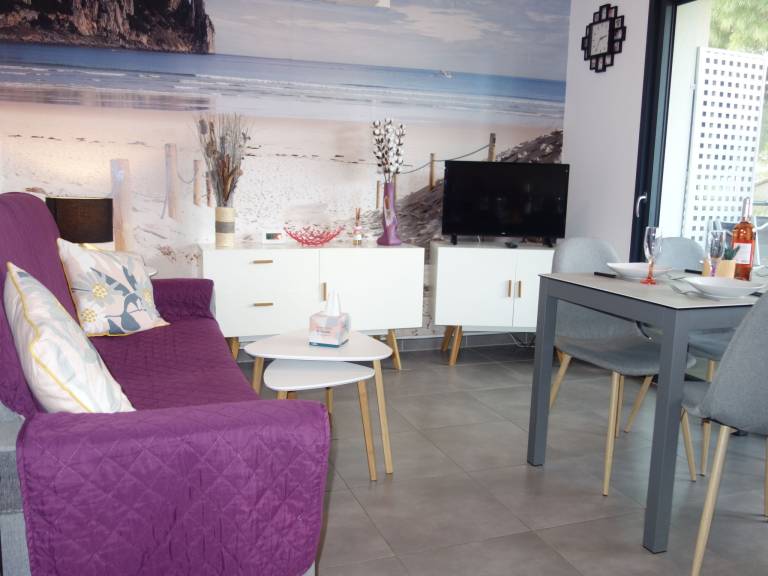 Fully equipped apartment with terrace & pool | Pets are welcome — photo 4