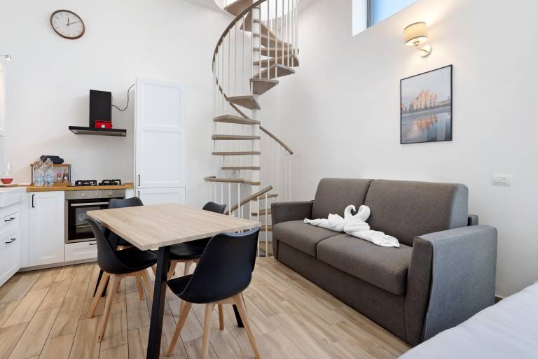 Navigli Milan Flat – Canal Views, Aperitivo and Metro M2 in Milan