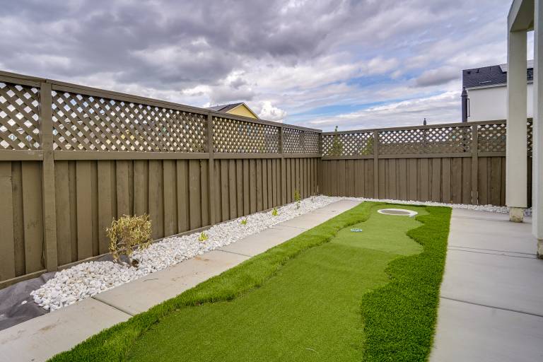 California Midterm Rental with Fenced Yard! — photo 2
