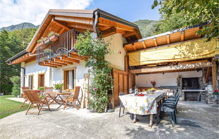 House Lake Idro