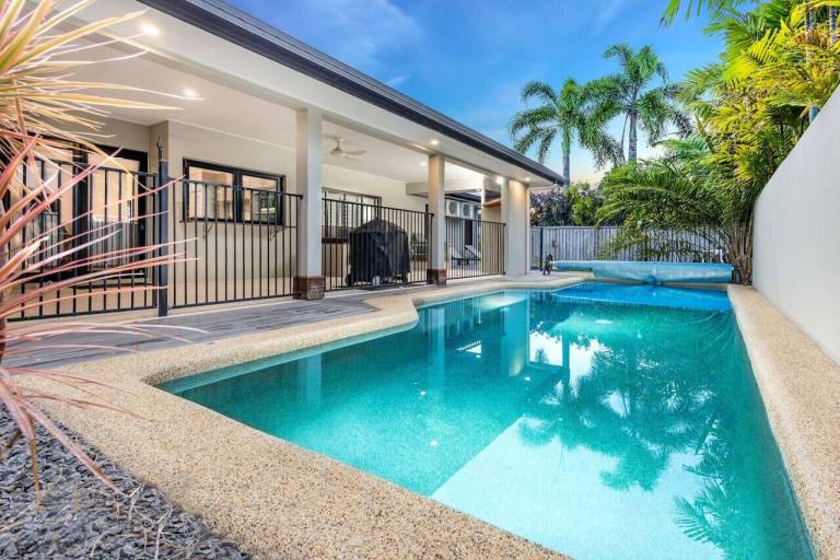 House  Trinity Beach