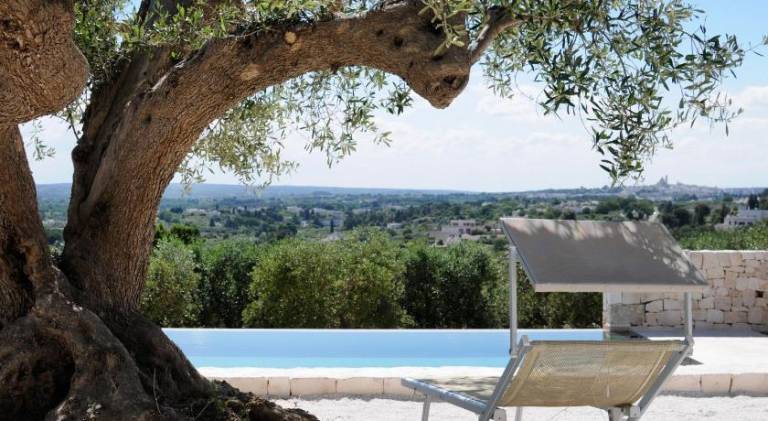 Nice villa with barbecue, pool & yard | Pets allowed in Locorotondo