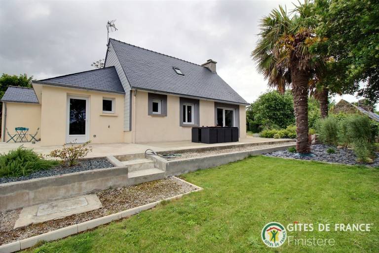 Gite with yard, grill & patio — photo 2