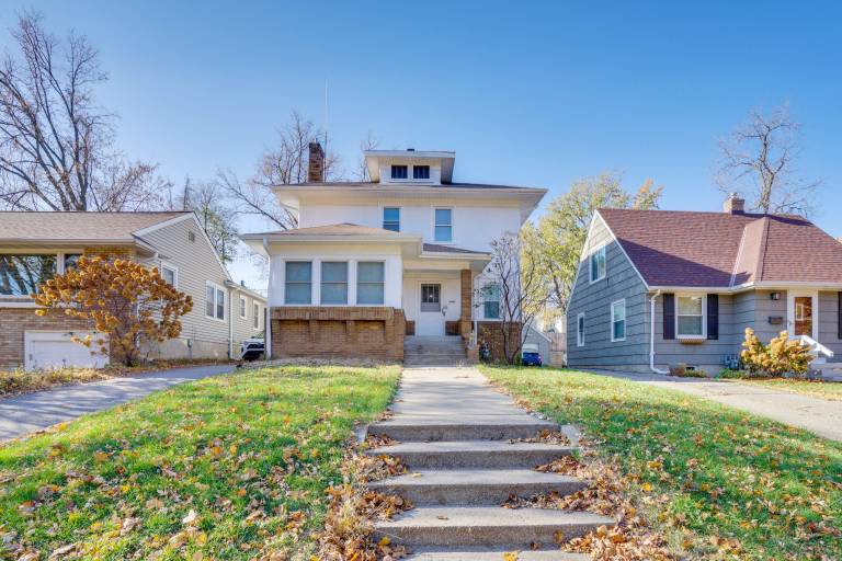 Walk to Lake Harriet Quiet Family Home w Yard
