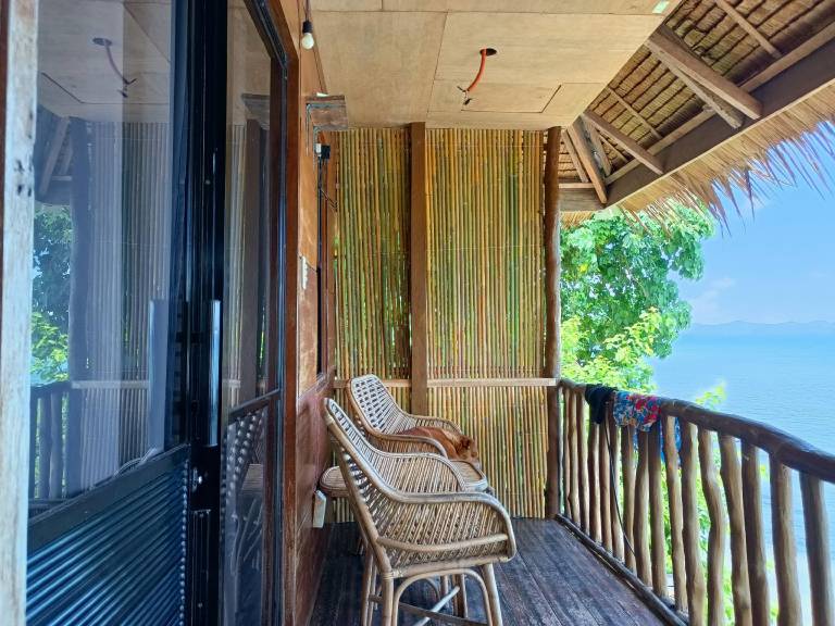 Bungalow with yard, pool & barbeque — photo 4