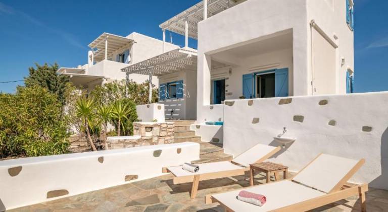 Vacation home with patio & garden — photo 3