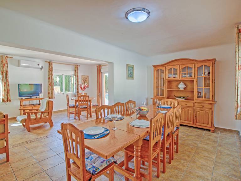 Vacation home with terrace, garden & barbeque — photo 3
