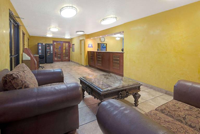 Days Inn by Wyndham East Albuquerque — photo 4