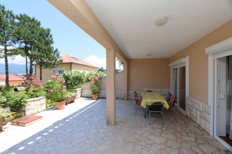 Holiday apartment with air conditioning and sea view — photo 4