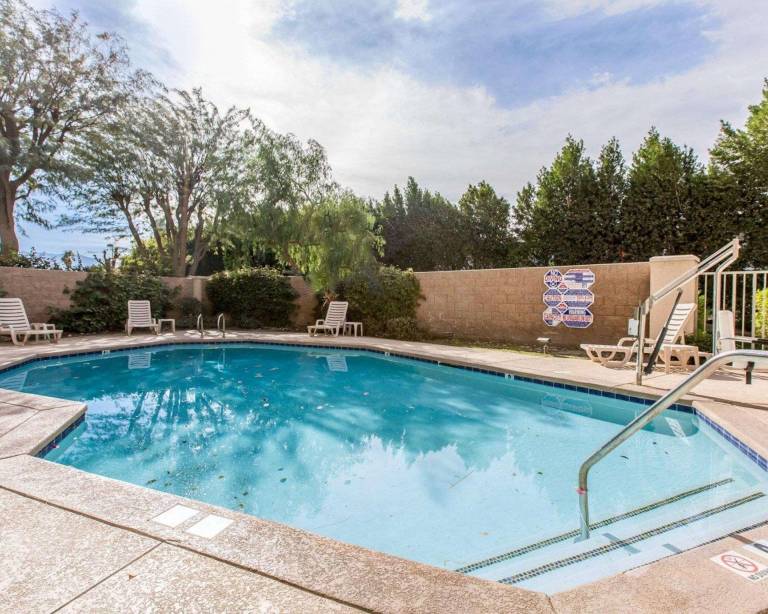 Comfort Suites Palm Desert I-10 — photo 5