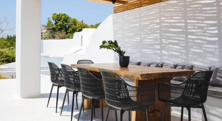 Villa with yard, terrace & private pool — photo 4