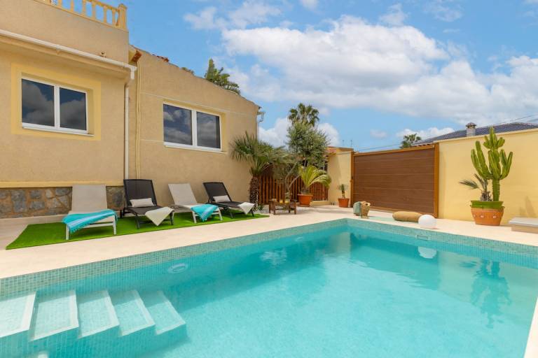 Fully equipped villa with garden, pool & patio | Pets allowed in Almeria