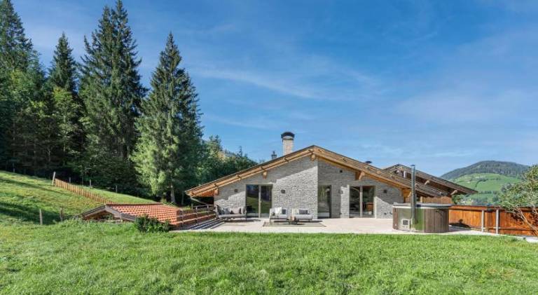 Chalet with jacuzzi in Kitzbuhel