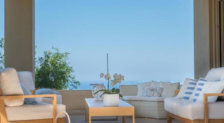 Villa with yard, barbecue & private pool — photo 4