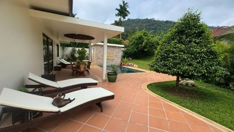 Villa with BBQ, garden & pool — photo 2