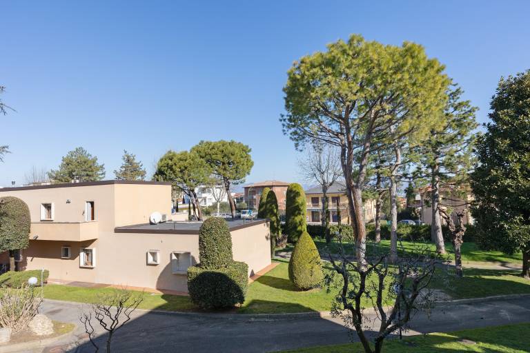 Apartment 'La Pelusa Peschiera' with Shared Pool, Wi-Fi and Air Conditioning — photo 5