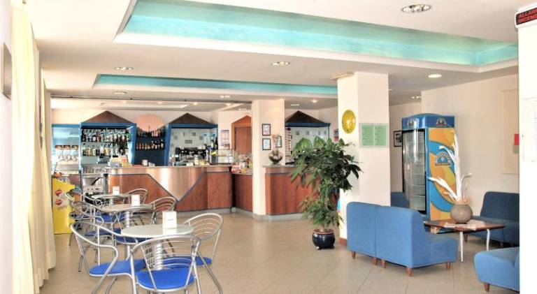 Serviced apartment with terrace | Next to the beach | Pets are welcome — photo 4
