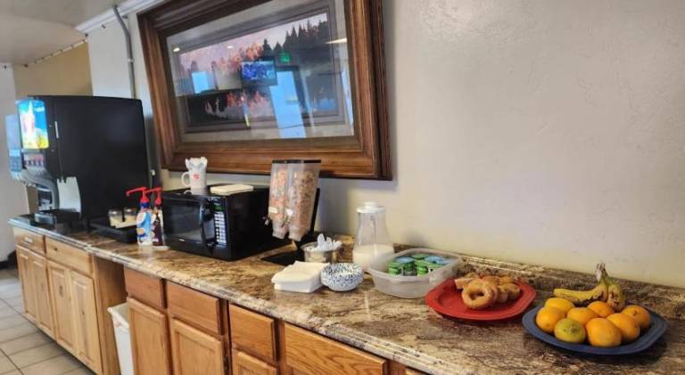 Adventure Inn - Glenwood Springs — photo 4