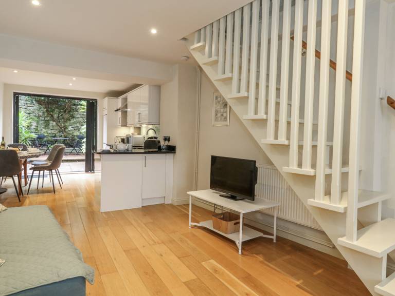 Cottage with yard | Beach view — photo 4