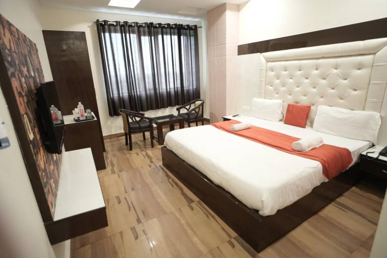 HOTEL S R GRAND