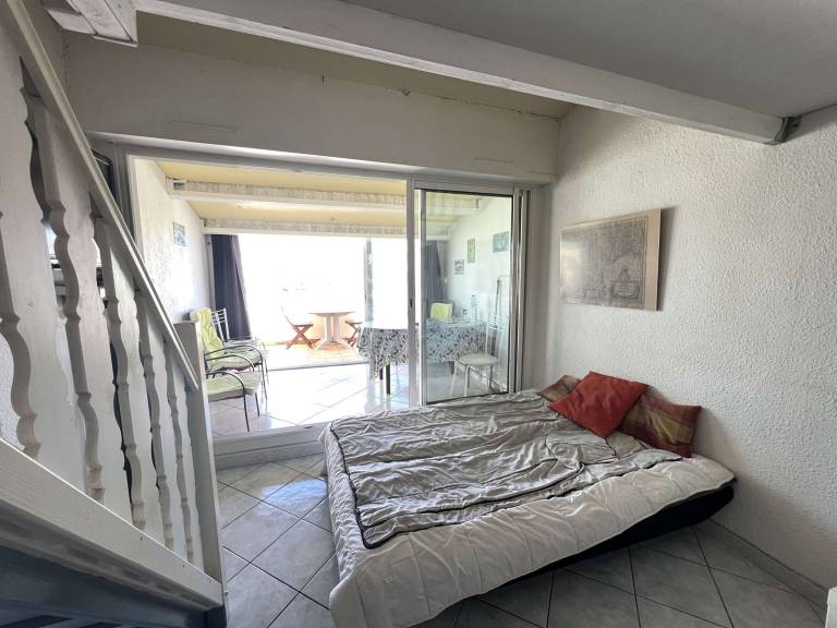 Mezzanine Studio with Pool, AC, Parking and Washing Machine - Near the Beach — photo 3