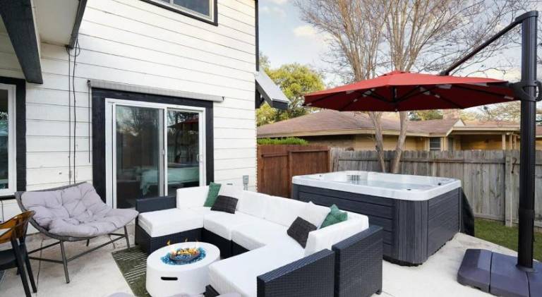 Vacation home with pool | Pets are welcome — photo 4