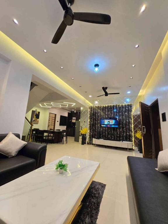 House with 5 rooms for 19 persons in Khandala
