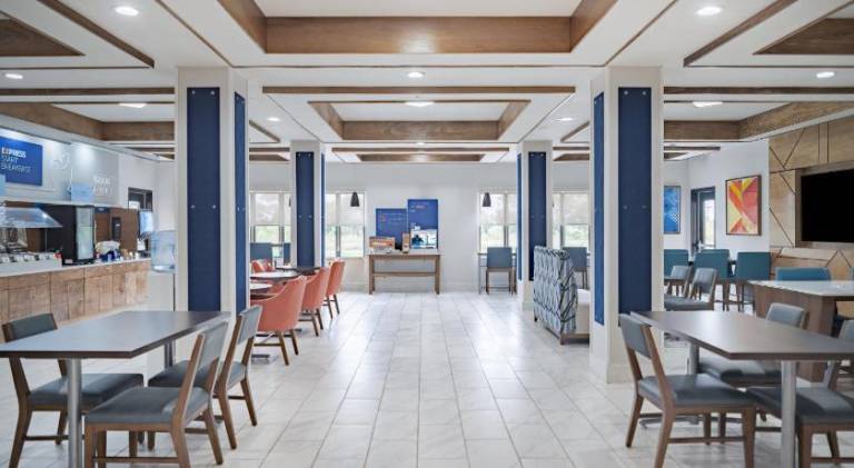 Holiday Inn Express Pratt By IHG — photo 3