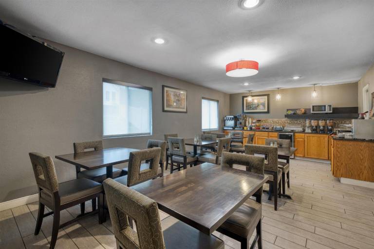 SureStay by Best Western Kansas City Country Inn North — photo 3