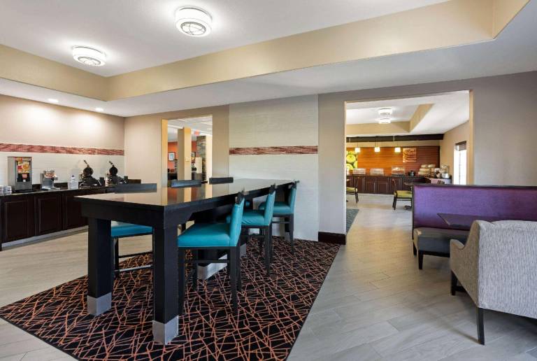 La Quinta Inn & Suites by Wyndham Houston Bush Intl Airpt E — photo 5