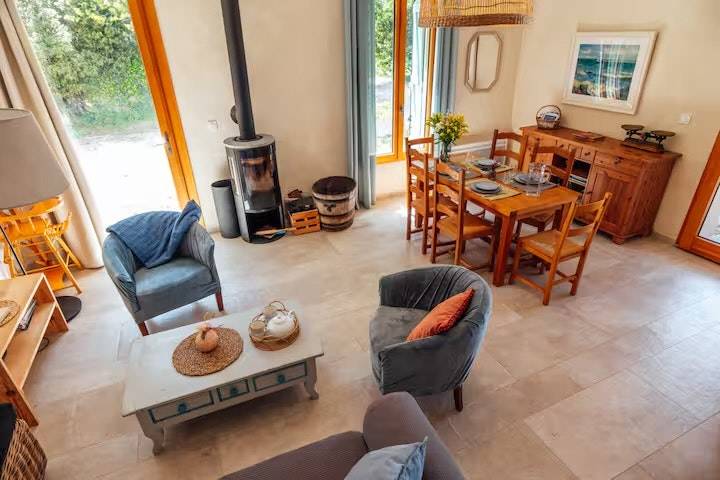 Rental apartment with yard, patio & grill — photo 4