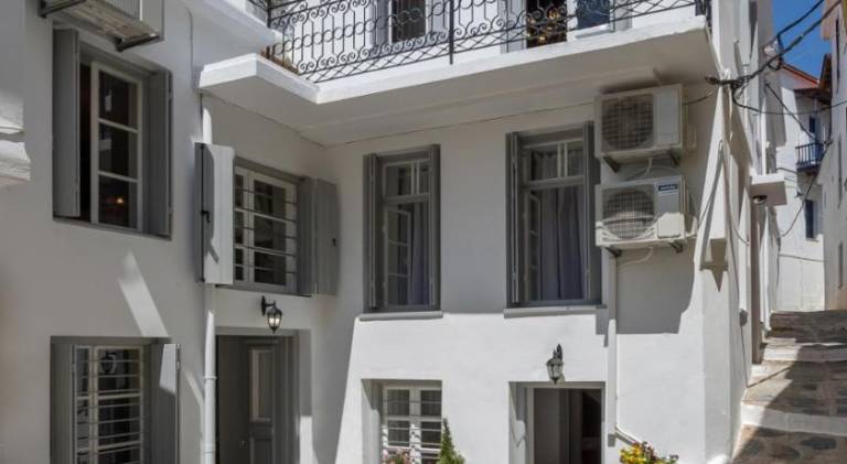 Children-friendly villa with yard, terrace & hot tub | Suitable for remote work | Pet-friendly — photo 4