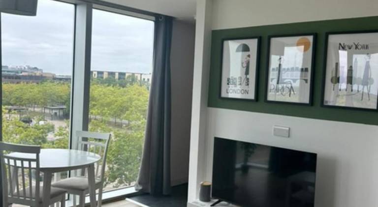 Holiday apartment with 1 room for 3 persons in Milton Keynes