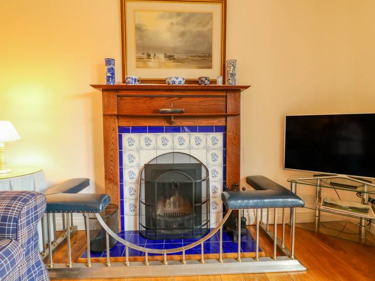 Cottage with garden — photo 4