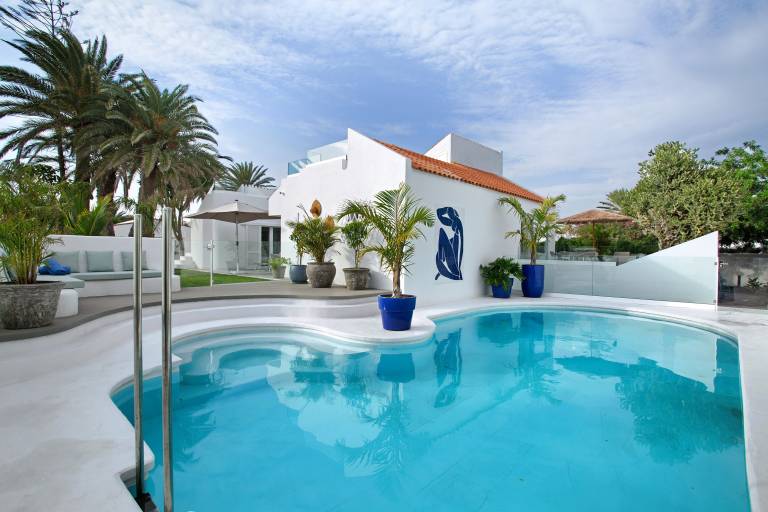 Fully equipped spacious bungalow with fast internet, yard & patio | Sea view | Next to the beach | Good for workation | Pets allowed in San Bartolomé de Tirajana