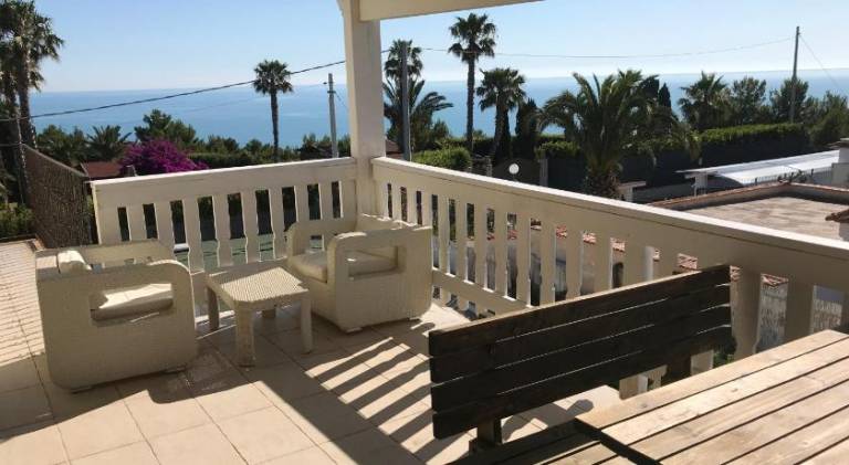 Charming holiday apartment with pool, yard & hot tub | Beach nearby | Pet-friendly — photo 3