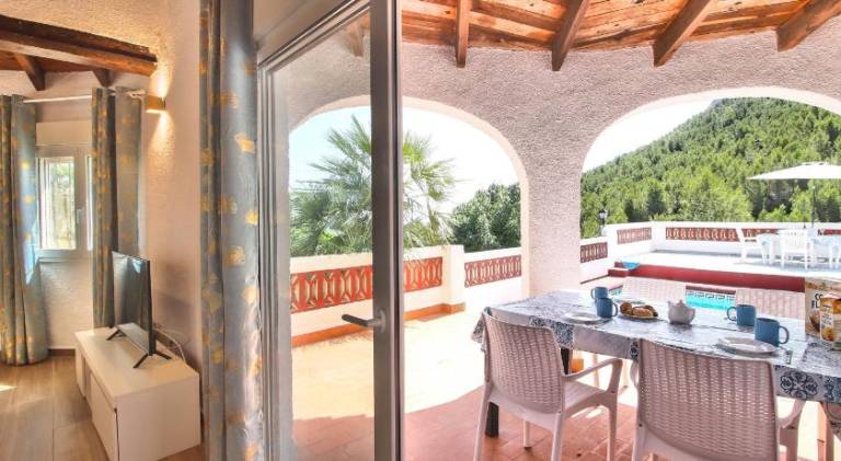 Villa with pool | Pet-friendly — photo 3