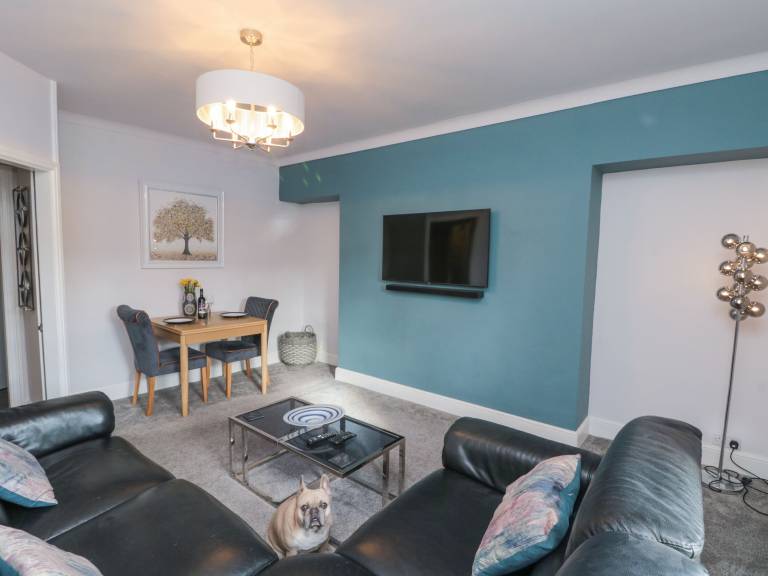 Family-oriented charming cottage | Beach view | Close to the beach | Pets are welcome — photo 3