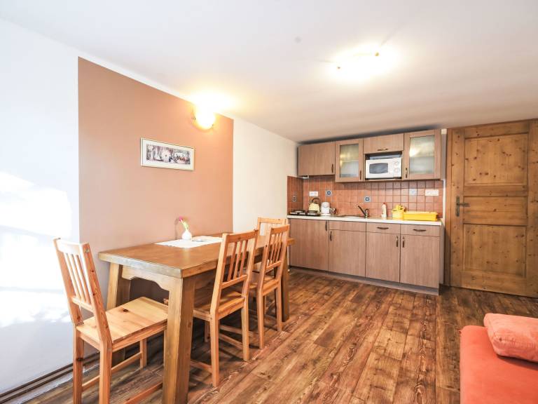 Beautiful rental apartment with yard, pool & BBQ | Pets allowed — photo 2