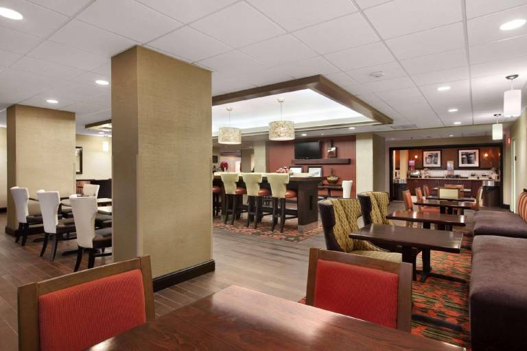 Hampton Inn Charleston-Southridge — photo 4