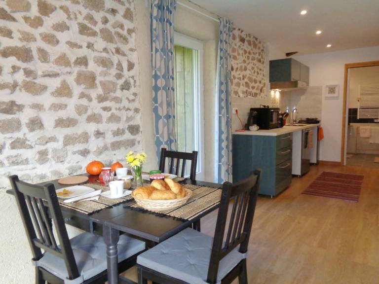 Charming mountain studio with garden, pets allowed — photo 3