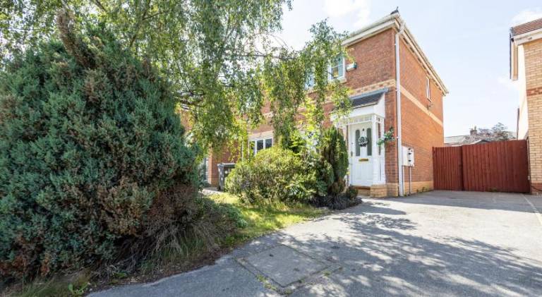 Holiday apartment with 3 rooms for 6 persons in Salford
