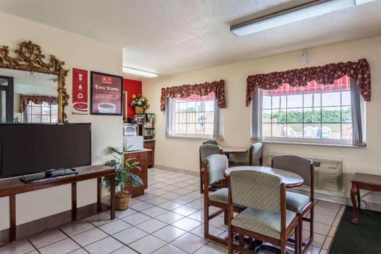 Econo Lodge & Suites Brinkley in Brinkley, AR