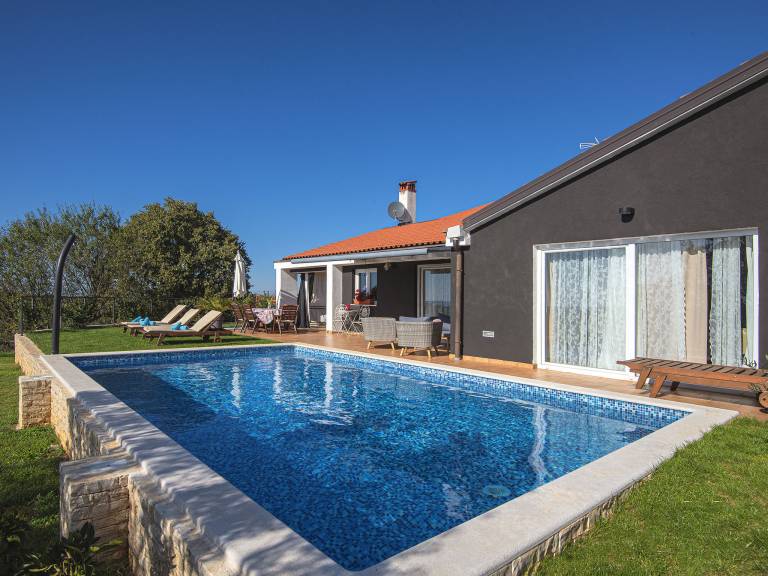 Fully equipped vacation home with terrace, barbecue & jacuzzi | Sea view | Pets allowed — photo 5